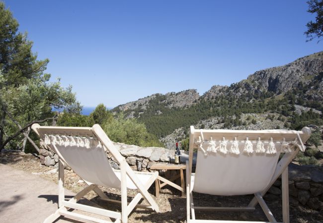 Sonnenliegen Bergvilla Ferienvermietung Mallorca