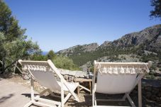 Sonnenliegen Bergvilla Ferienvermietung Mallorca