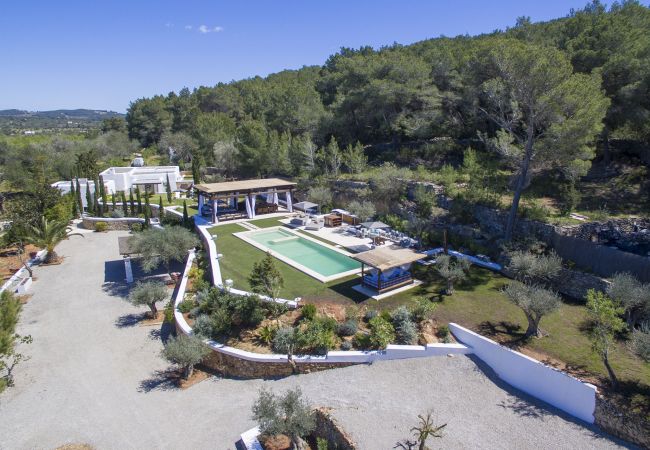 Ibiza Luxusvilla Schwimmbad Urlaubsblick