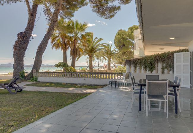 Ferienvilla in erster Meereslinie mit Terrasse Alcudia Mallorca