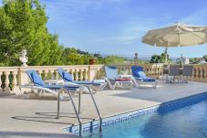 blick schwimmbad villa ferienvermietung Mallorca