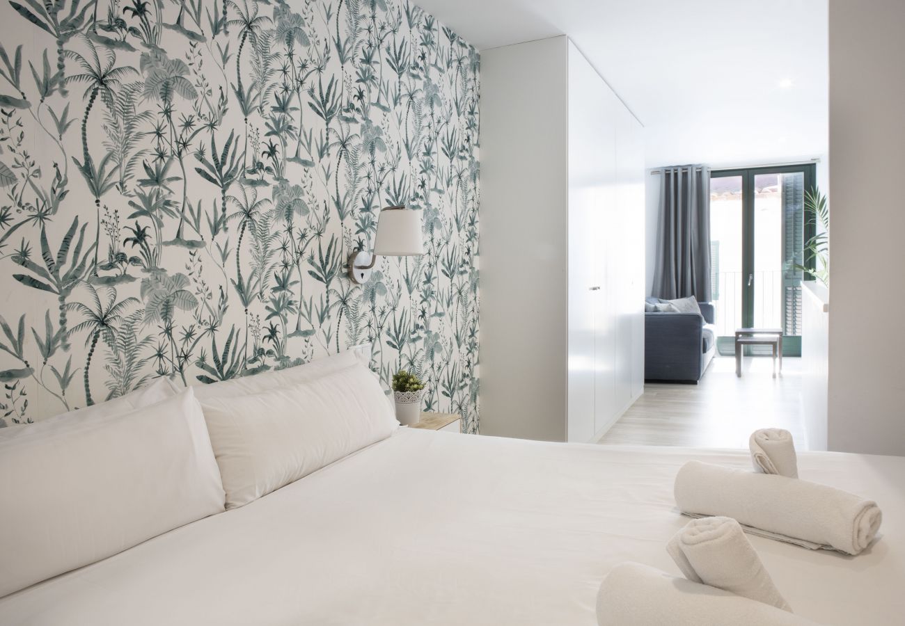 Schlafzimmer und Schlafsofa in einer Ferienwohnung in Sitges Schlafzimmer und Schlafsofa in einer Ferienwohnung in Sitges