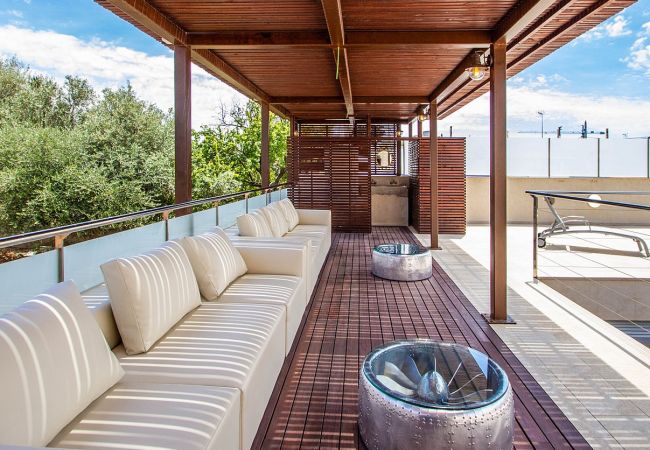 Sofas Schwimmbad Sonne Mallorca