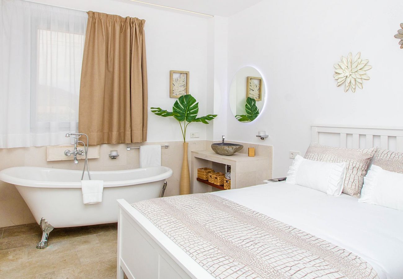Zimmer mit Vintage-Badewanne Villa Luxury Home Palma de Mallorca Zimmer Badewanne Villa Luxury Palma