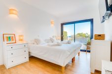 Schlafzimmer mit Meerblick in Ferienwohnung Mallorca