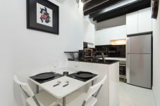 Ferienwohnung in Palma de Mallorca - BLACK&WHITE APARTMENT minimum stay 30 nights