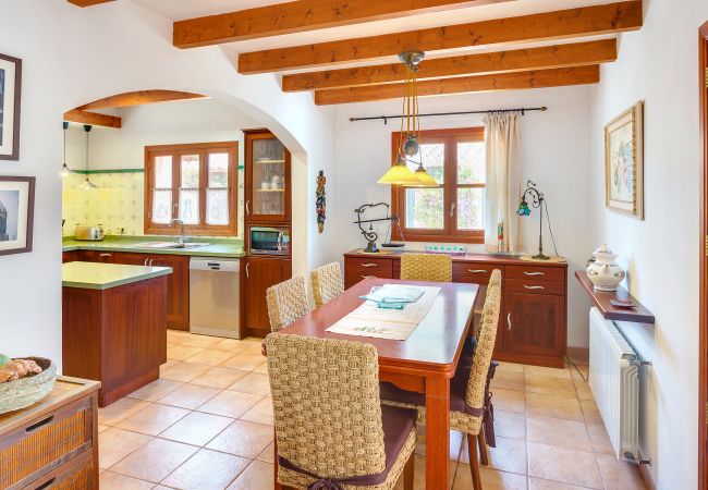 cocina comedor villa alquiler vacaciones Mallorca