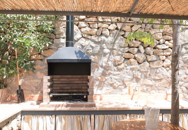 Terraza barbacoa Villa Deià, Mallorca, alquiler vacacional
