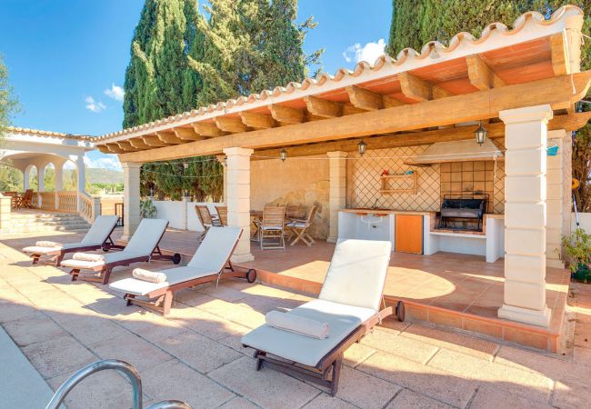 Terraza barbacoa Villa vacaciones Sa Pobla Mallorca