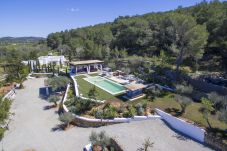 Vista villa lujo ibiza piscina vacaciones
