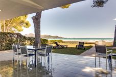 Terraza playa villa alquiler vacaciones Alcudia Mallorca