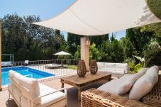 terraza piscina villa alquiler vacaciones Mallorca