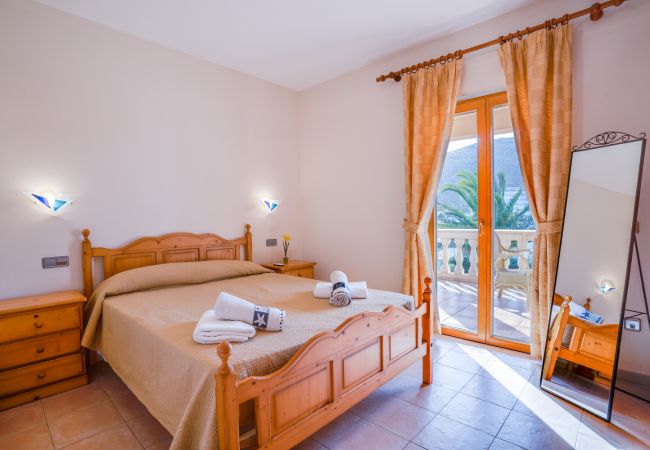 Dormitorio villa alquiler vacaciones Alcudia Mallorca