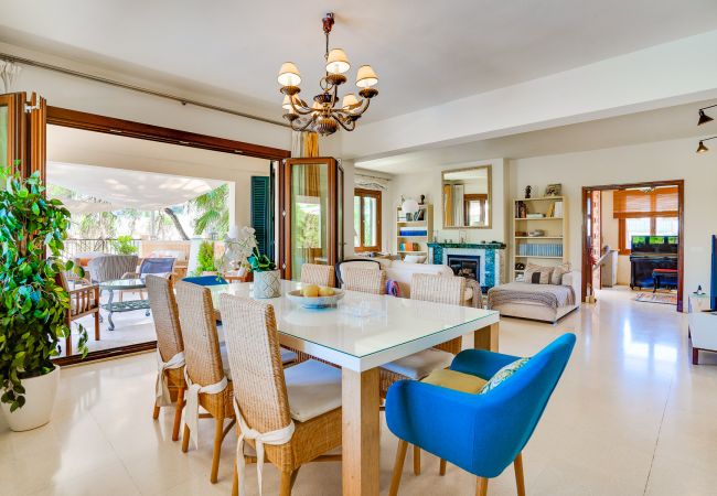 Salón comedor en Villa de vacaciones Cala Estancia