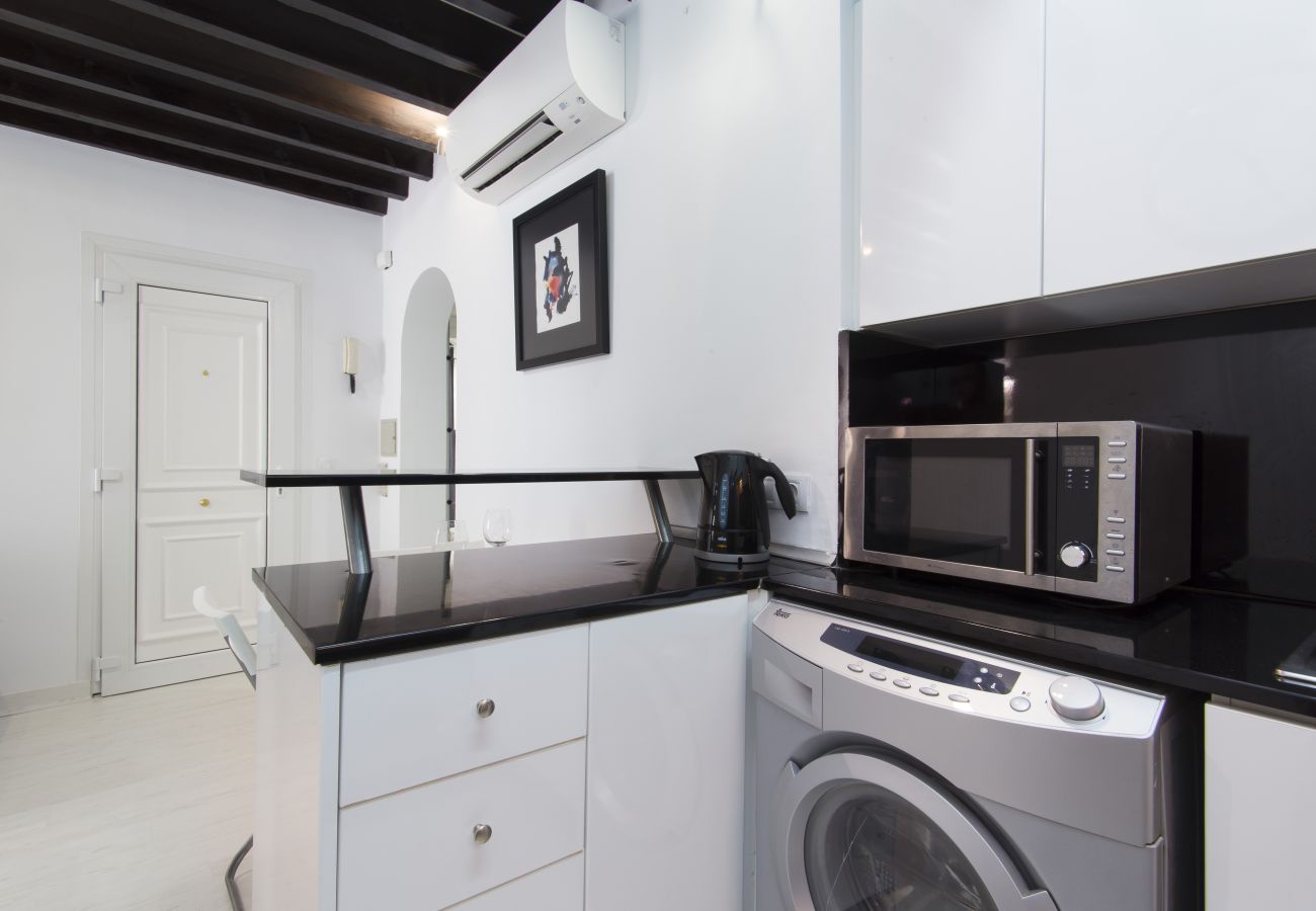 Apartment in Palma de Mallorca - BLACK&WHITE APARTMENT Apartment in Palma de Mallorca - BLACK&WHITE APARTMENT