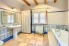 Bathroom bathtub villa holiday rental Mallorca