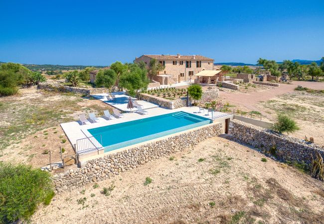 Holiday villa with pool in Vilafranca Majorca