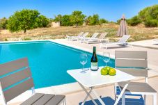 Swimming pool holiday villa Vilafranca Majorca