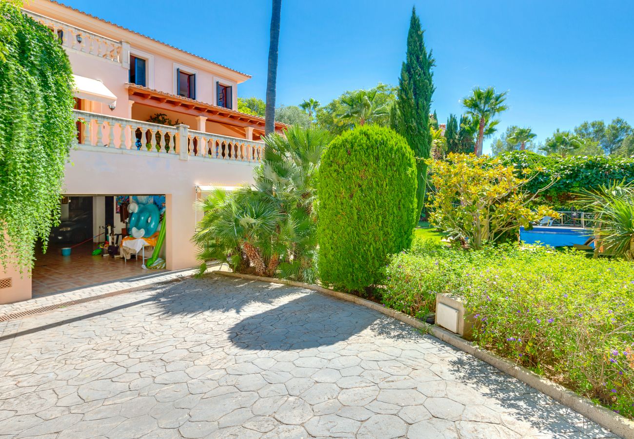 Large garage with parking. Large garage with parking.
