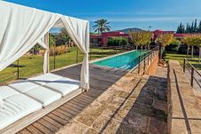 Swimming pool garden four-poster bed Mallorca