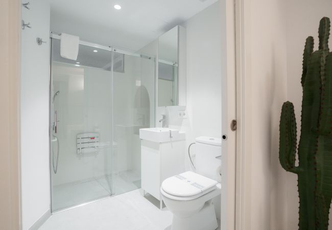 Urban Palma holiday apartment bathroom