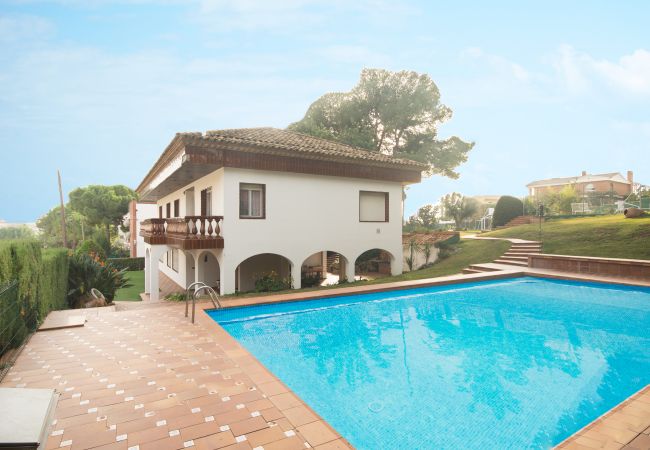 Villa in Calafell - R1 - CASA CON PISCINA, PISTA DE TENIS, JARDIN, BAS