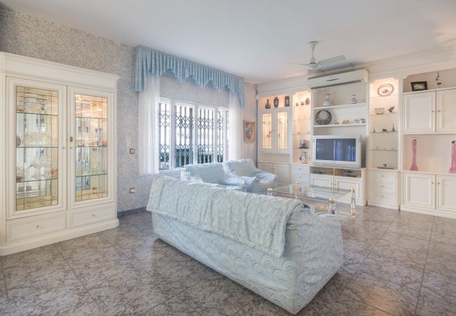 Villa in Calafell - R1 - CASA CON PISCINA, PISTA DE TENIS, JARDIN, BAS
