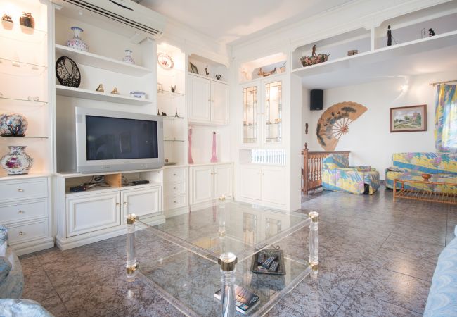 Villa in Calafell - R1 - CASA CON PISCINA, PISTA DE TENIS, JARDIN, BAS