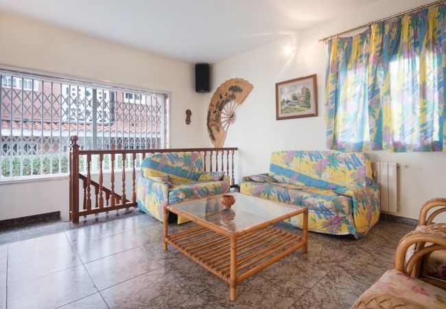 Villa in Calafell - R1 - CASA CON PISCINA, PISTA DE TENIS, JARDIN, BAS