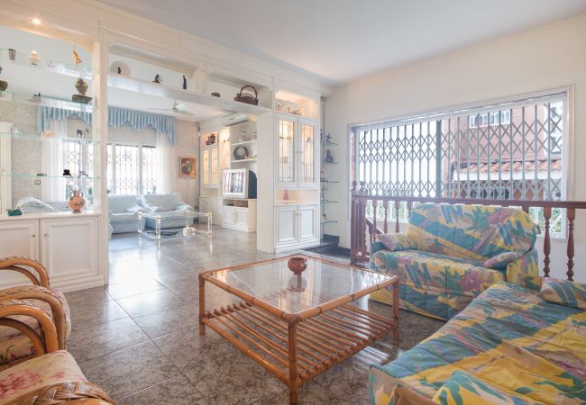 Villa in Calafell - R1 - CASA CON PISCINA, PISTA DE TENIS, JARDIN, BAS