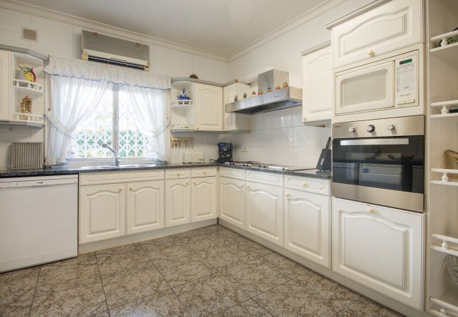 Villa in Calafell - R1 - CASA CON PISCINA, PISTA DE TENIS, JARDIN, BAS