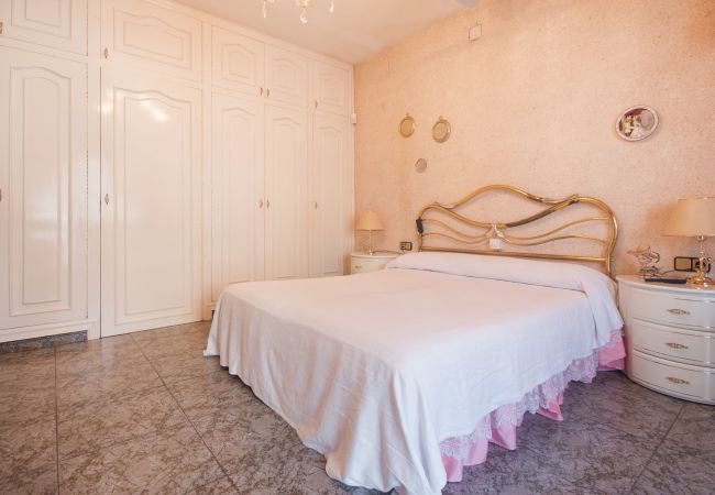 Villa in Calafell - R1 - CASA CON PISCINA, PISTA DE TENIS, JARDIN, BAS