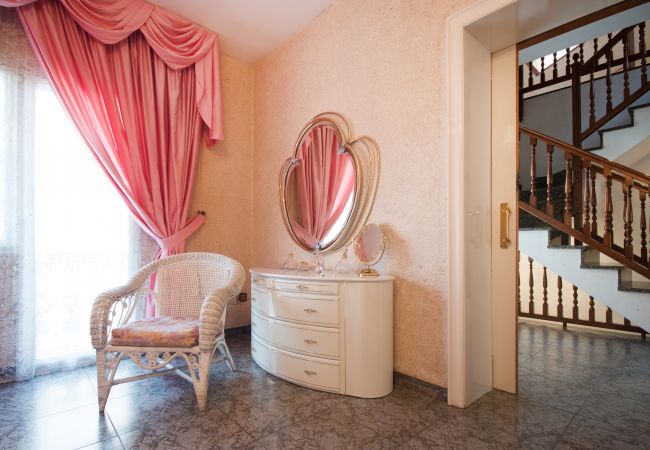 Villa in Calafell - R1 - CASA CON PISCINA, PISTA DE TENIS, JARDIN, BAS