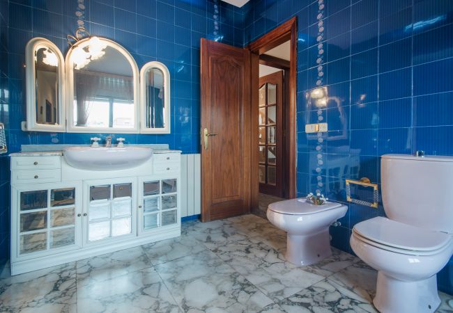 Villa in Calafell - R1 - CASA CON PISCINA, PISTA DE TENIS, JARDIN, BAS