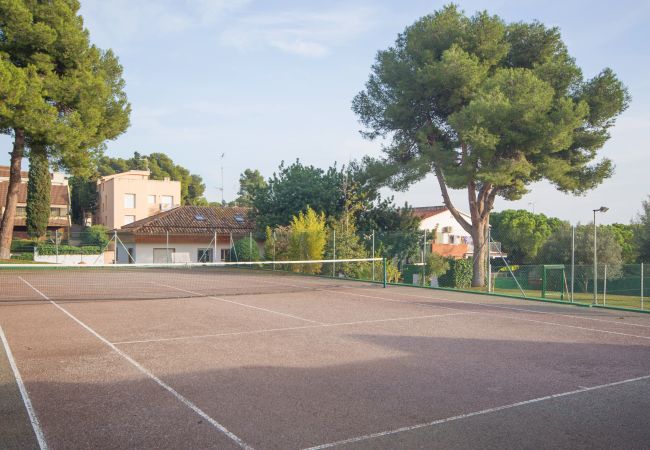 Villa in Calafell - R1 - CASA CON PISCINA, PISTA DE TENIS, JARDIN, BAS