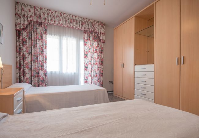 Villa in Calafell - R1 - CASA CON PISCINA, PISTA DE TENIS, JARDIN, BAS