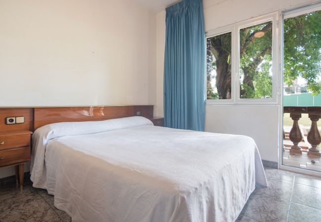 Villa in Calafell - R1 - CASA CON PISCINA, PISTA DE TENIS, JARDIN, BAS