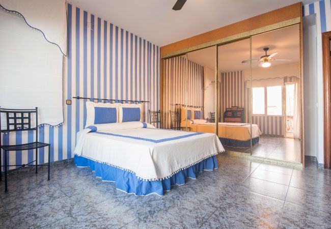 Villa in Calafell - R1 - CASA CON PISCINA, PISTA DE TENIS, JARDIN, BAS