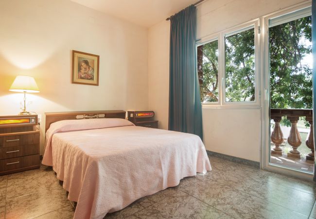 Villa in Calafell - R1 - CASA CON PISCINA, PISTA DE TENIS, JARDIN, BAS
