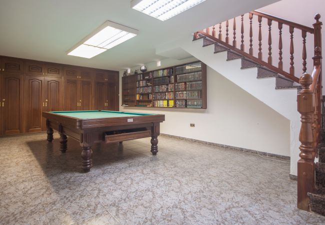 Villa in Calafell - R1 - CASA CON PISCINA, PISTA DE TENIS, JARDIN, BAS