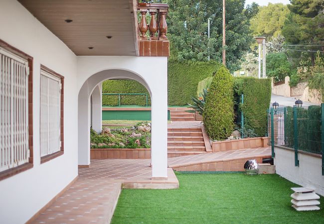 Villa in Calafell - R1 - CASA CON PISCINA, PISTA DE TENIS, JARDIN, BAS