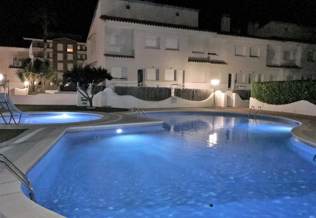 Townhouse in Calafell - R22-1 - C1 CALAFELL RESORT AACC + PATIO