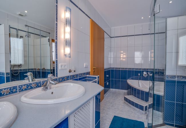 Bathroom villa holiday rental Alcudia Majorca