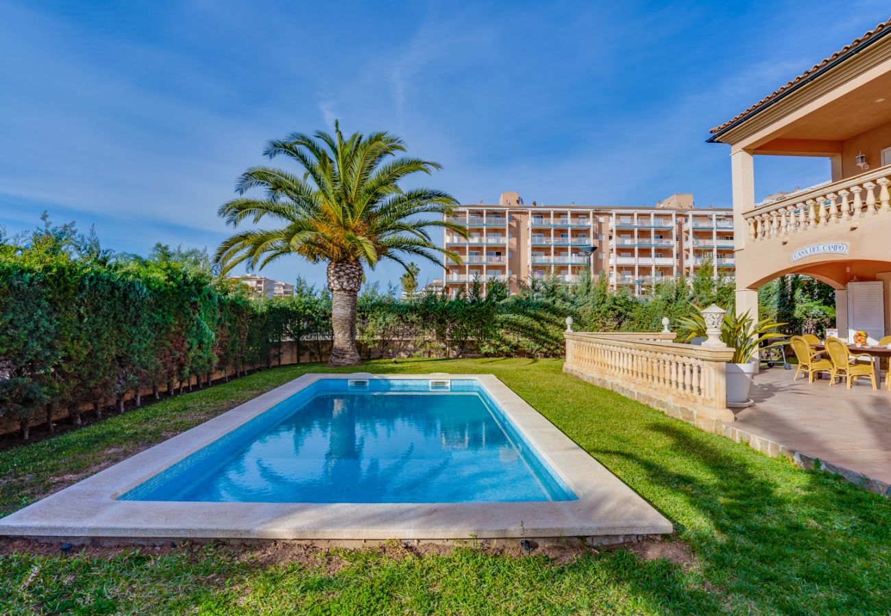 Terrace and pool in villa for holiday rental in Alcudia, Mallorca Pool villa holiday rental Alcudia Majorca