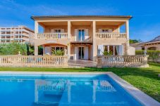 Facade pool Villa holiday rentals Alcudia Majorca