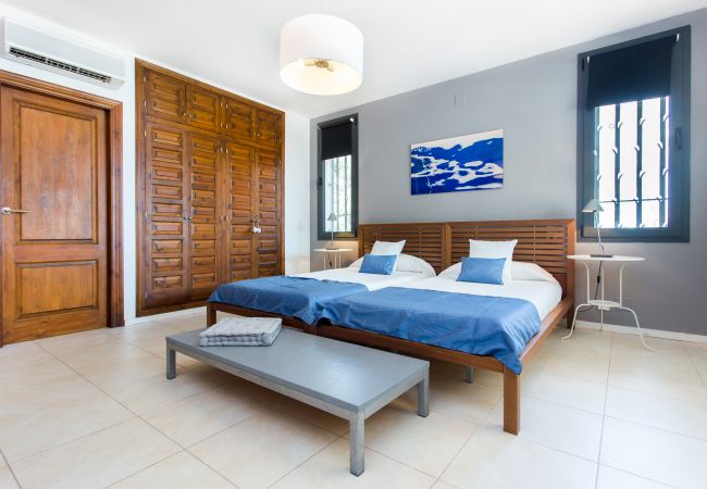 Villa in Miami Playa - TH06-Villa Cristal