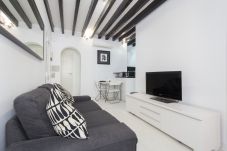 Apartment in Palma de Mallorca - BLACK&WHITE APARTMENT minimum stay 30 nights
